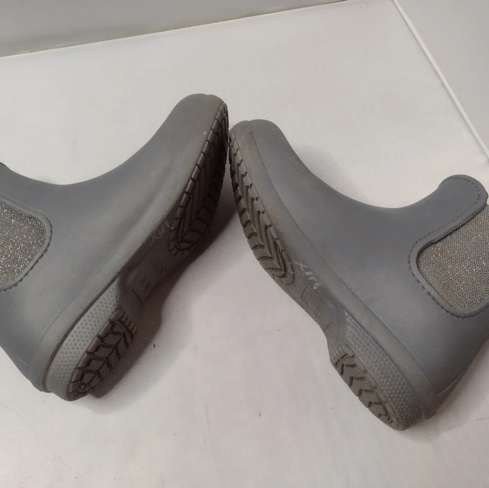 CROCS reposhing this